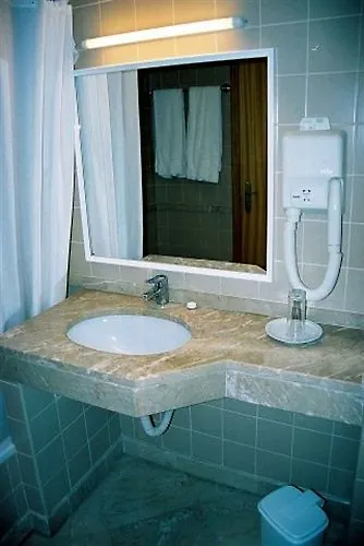 Hotel Areia Dourada à Porto Santo 2*,